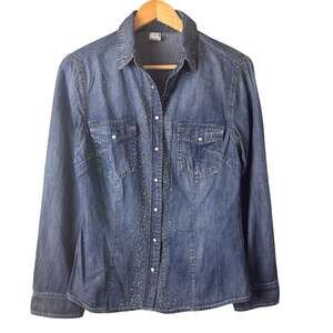 This & That Chambray Shirt Women’s Medium Studded Pearl Snap Western Denim Blue